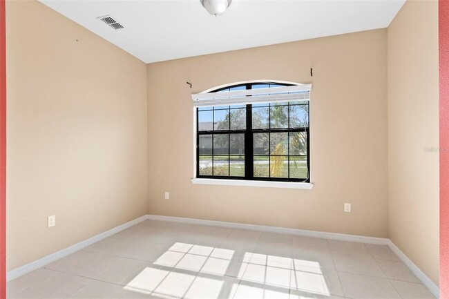 Building Photo - 625 Silverthorn Pl