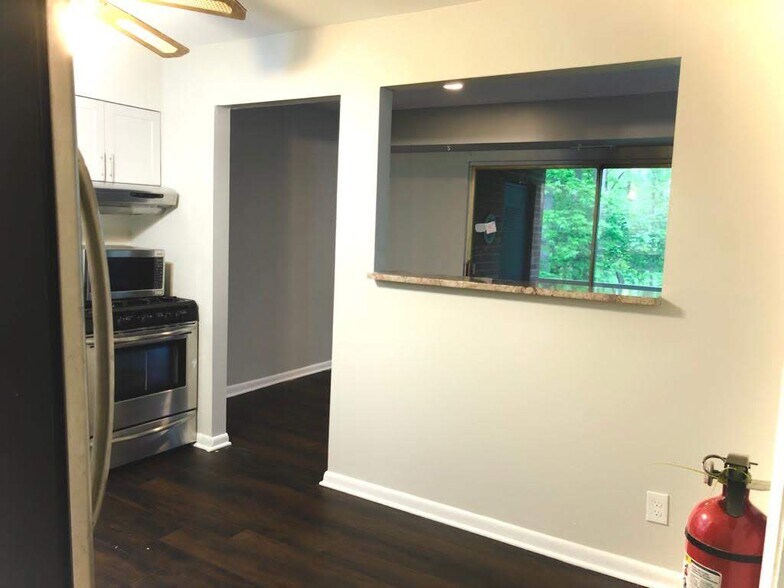 Building Photo - 123 Echelon Rd