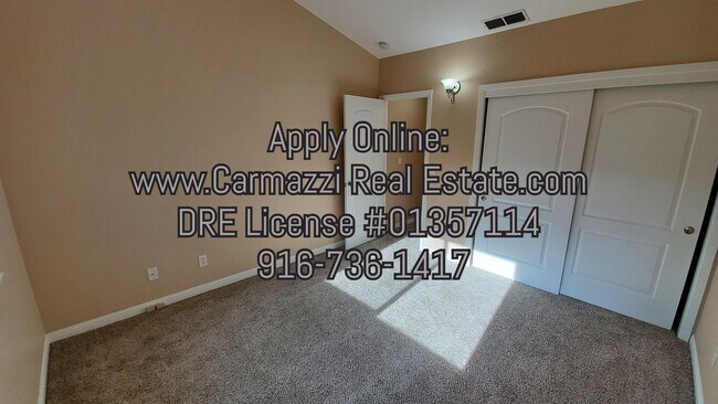 Building Photo - 206 Live Oak Cir