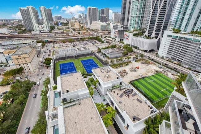 Building Photo - 851 NE 1st Ave