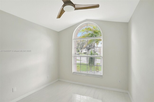 Building Photo - 502 Oxford Dr