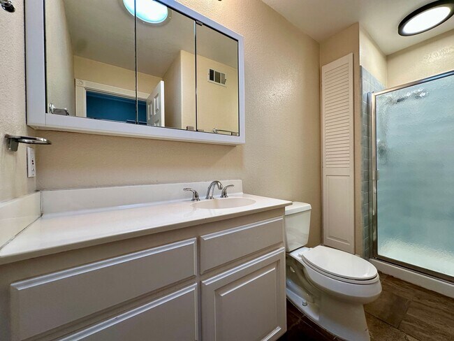 Building Photo - 565 Eden Ct