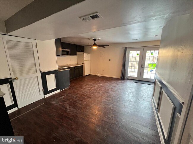 Building Photo - 3649 Dahlgren Pl