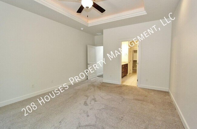 Building Photo - Immaculate Single-Level Home
