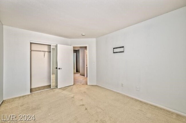 Building Photo - 9469 Green Vineyard Ave