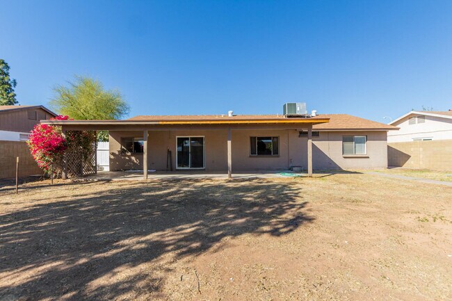 Building Photo - 2113 N Los Altos Dr