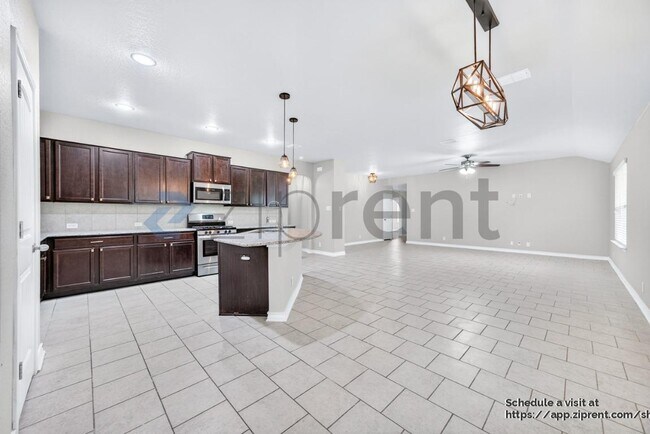 Building Photo - 8745 Ironwood Hill