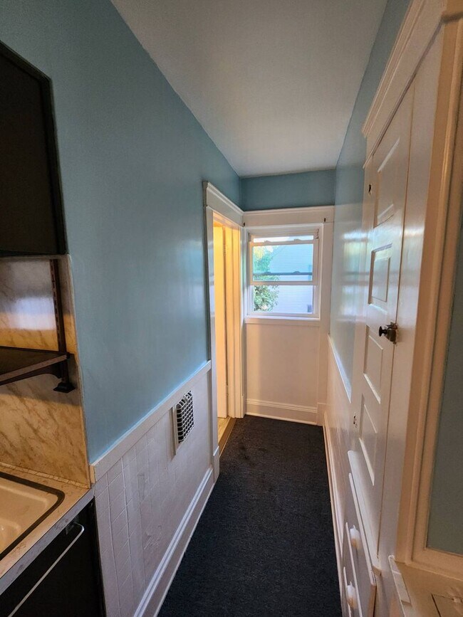 Building Photo - 15714 Holmes Ave