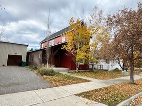 Building Photo - FULLY FURNISHED Mid-Term Immaculate Home in Midtown