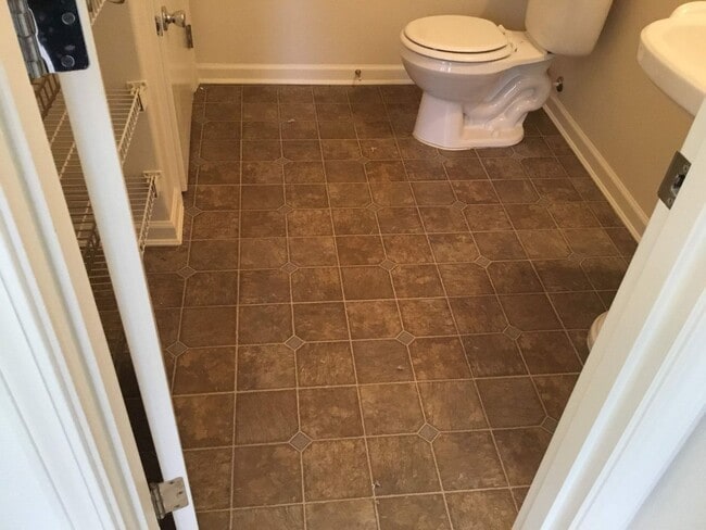 Building Photo - 3 Bedroom Home in Bethel-Danebo Area