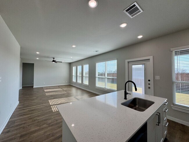 Building Photo - 3842-3844 Clovis St.