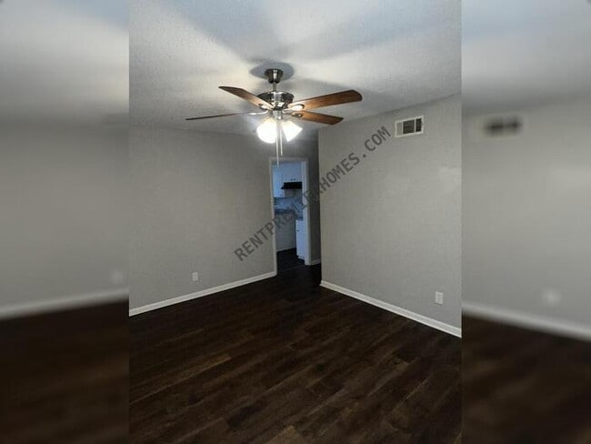 Building Photo - 16 Oakview Dr