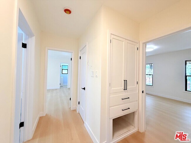 Building Photo - 6132 Whitsett Ave