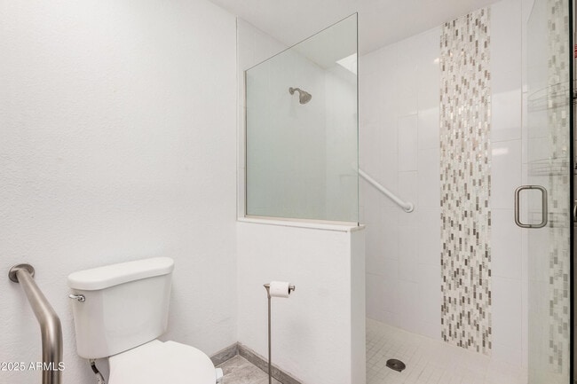 Building Photo - 625 E Northview Ave