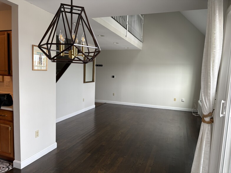 Building Photo - 117 Water St