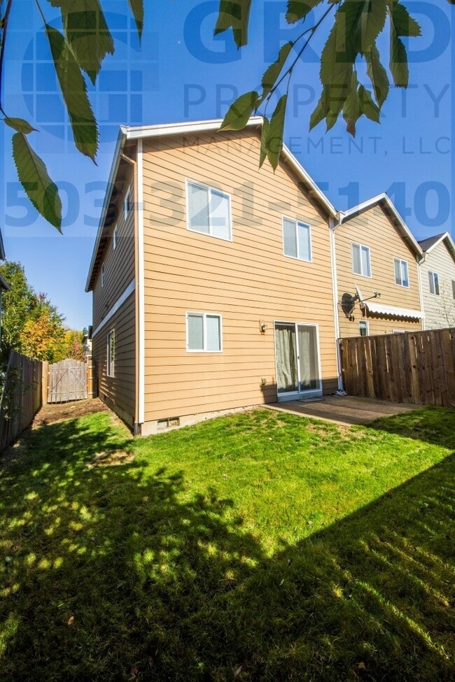 Building Photo - Beautiful 3BR Townhome