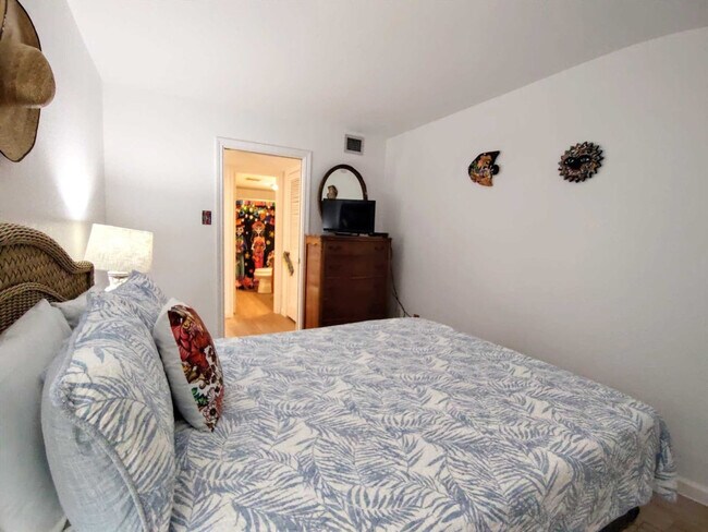 Building Photo - 5605 Gulf Blvd