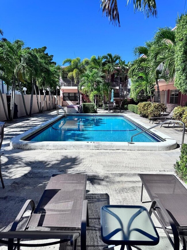 Building Photo - 2451 NE 49th St