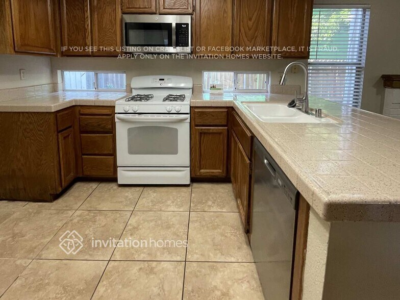 Building Photo - 8451 Buford Ct