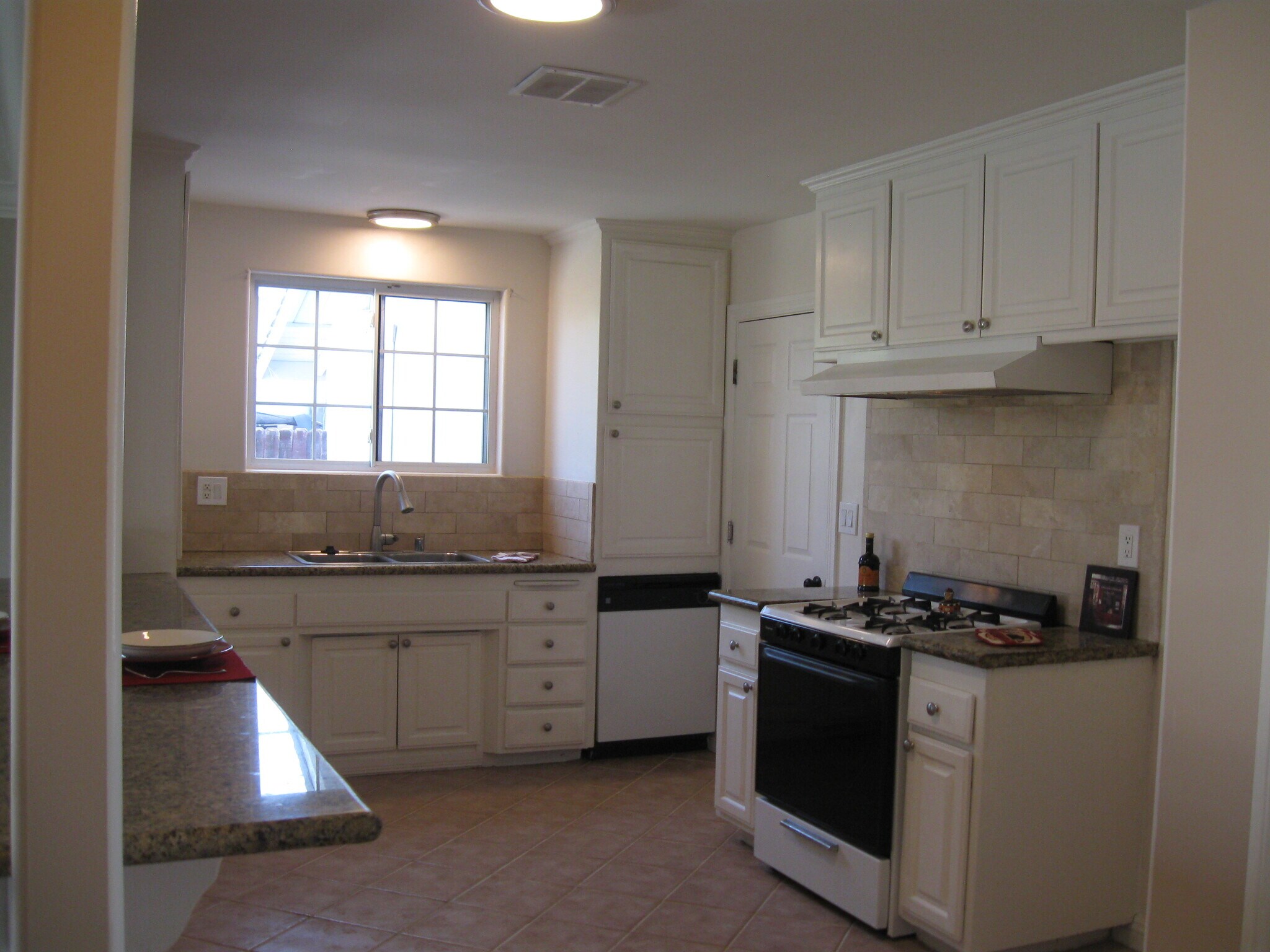 Building Photo - 8440 Hanna Ave