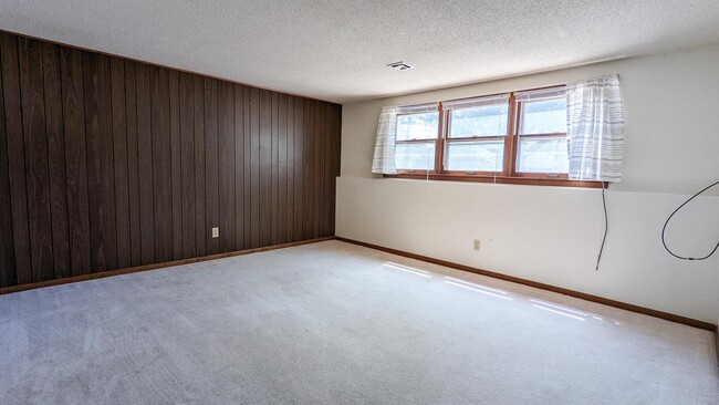 Building Photo - 1832 Ranser Rd