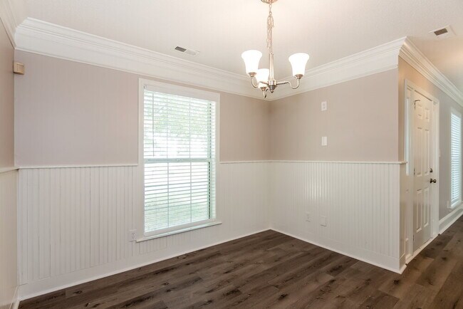 Building Photo - 10021 Northwoods Forest Dr