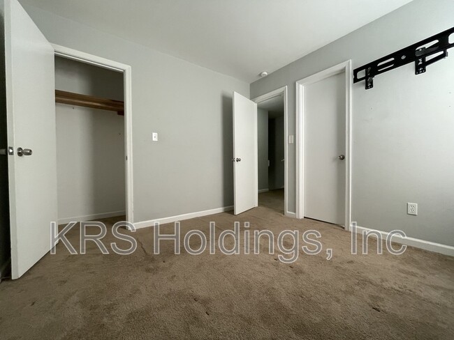 Building Photo - 117 Beechwood Ave