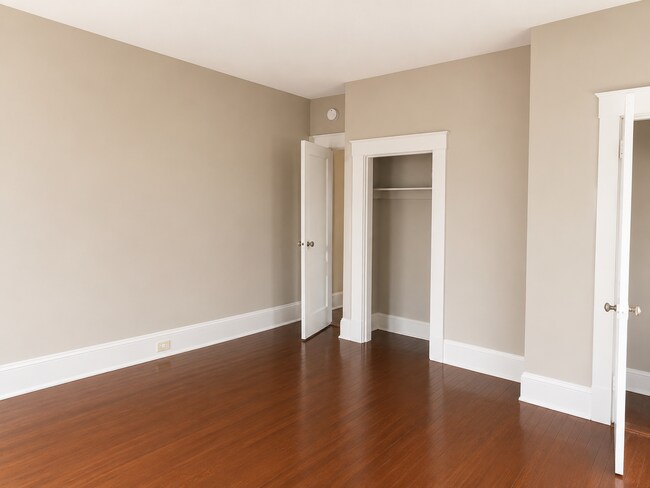 Building Photo - 2827 Glendora Ave
