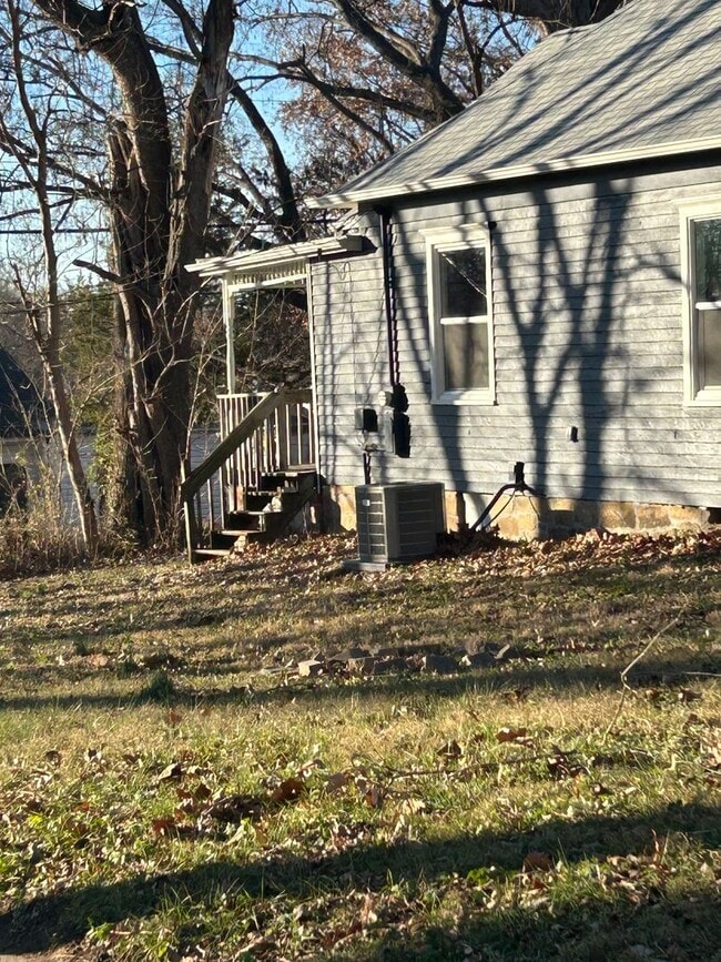 Building Photo - 839 Locust St