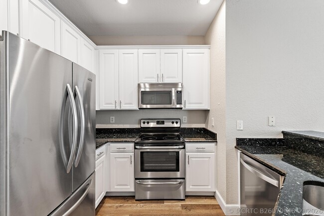 Building Photo - 1561 SE Wilshire Pl