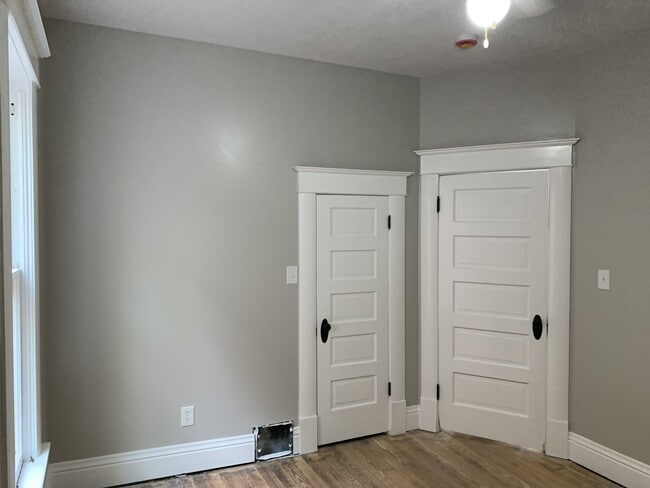 Building Photo - 519 S 11th St