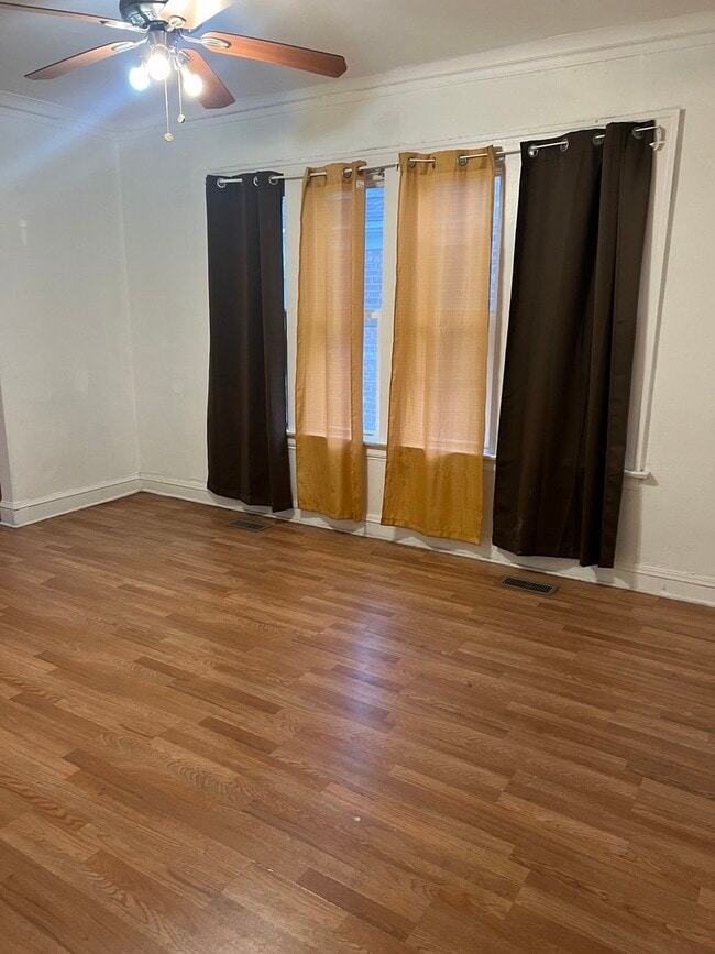 Building Photo - 8416 S Euclid Ave