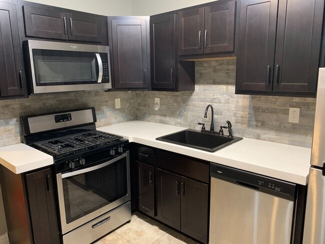 Building Photo - 827 S Braddock Ave