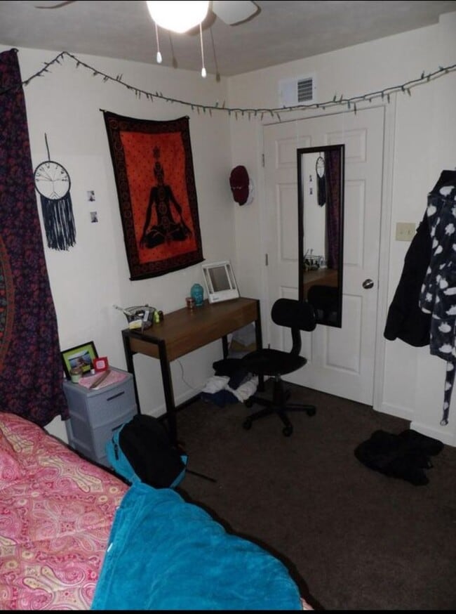 Building Photo - 1918 Jane St