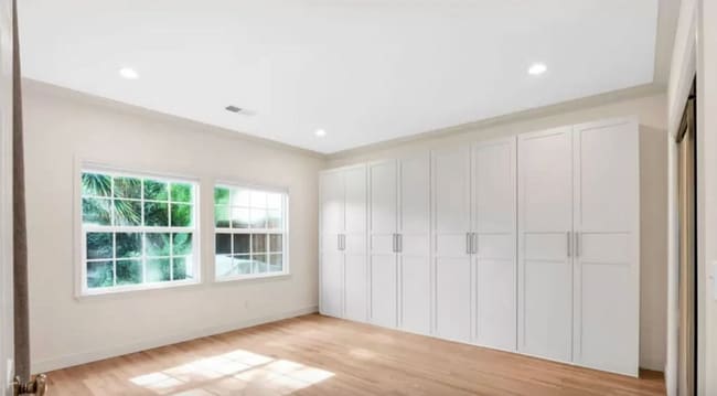 Building Photo - Spacious 4 Bed, 4 Bath Executive Home on Peaceful Cul-de-Sac!