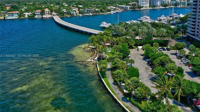 Building Photo - 2 Grove Isle Dr