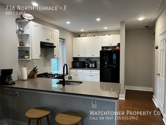 Building Photo - 736 North Terrace