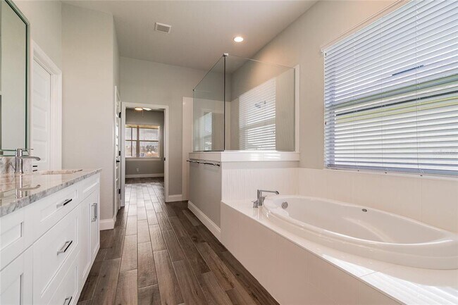 Building Photo - 6753 Bentridge Dr