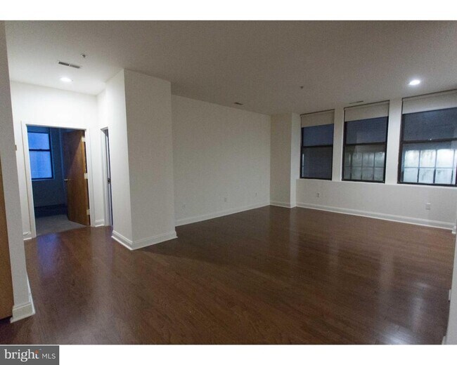 Building Photo - 220 S 16th St