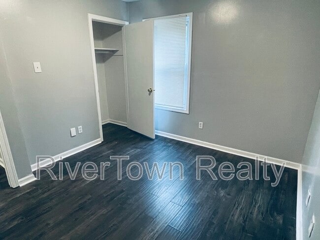 Building Photo - 6630 Embassy Cir