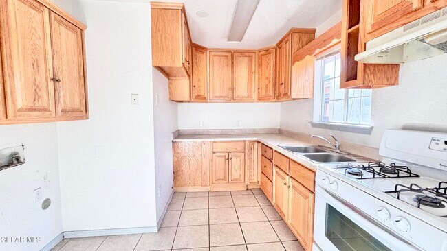 Building Photo - 2717 Idalia Ave