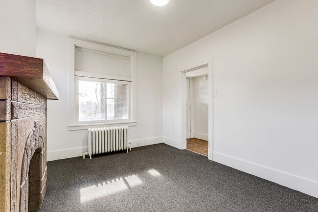 Building Photo - 2027 Eccles St