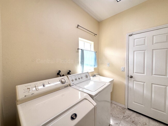 Building Photo - 140 Moss Ln
