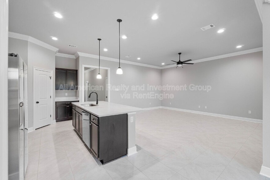 Building Photo - 189 Bon Ami Dr