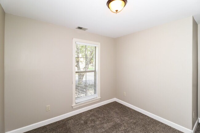 Building Photo - 6885 Lagrange Grove Dr