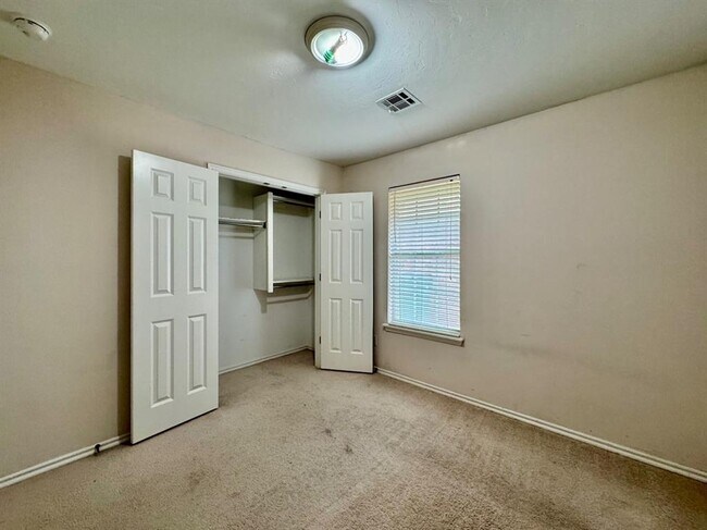 Building Photo - 1300 NW 138th St