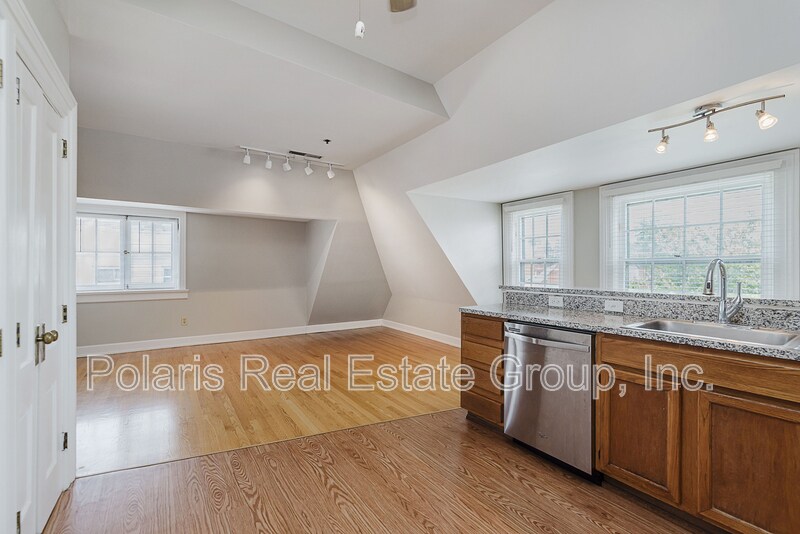 Building Photo - 101 E 14th St