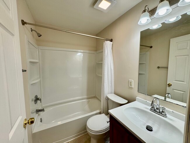 Building Photo - 625 Goldsborough St