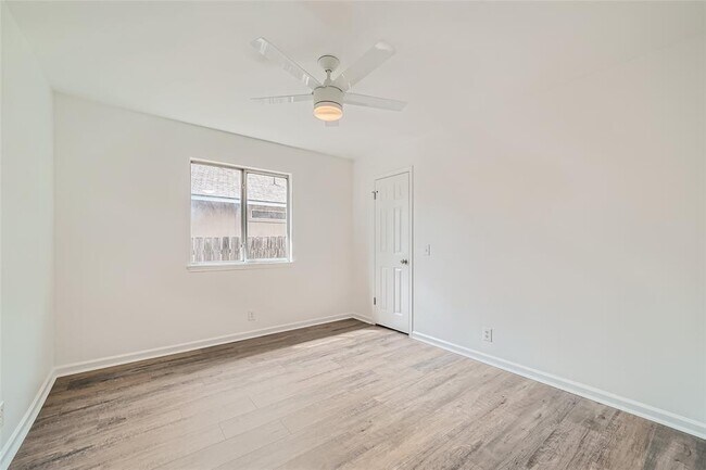 Building Photo - 905 Jasmine Trail