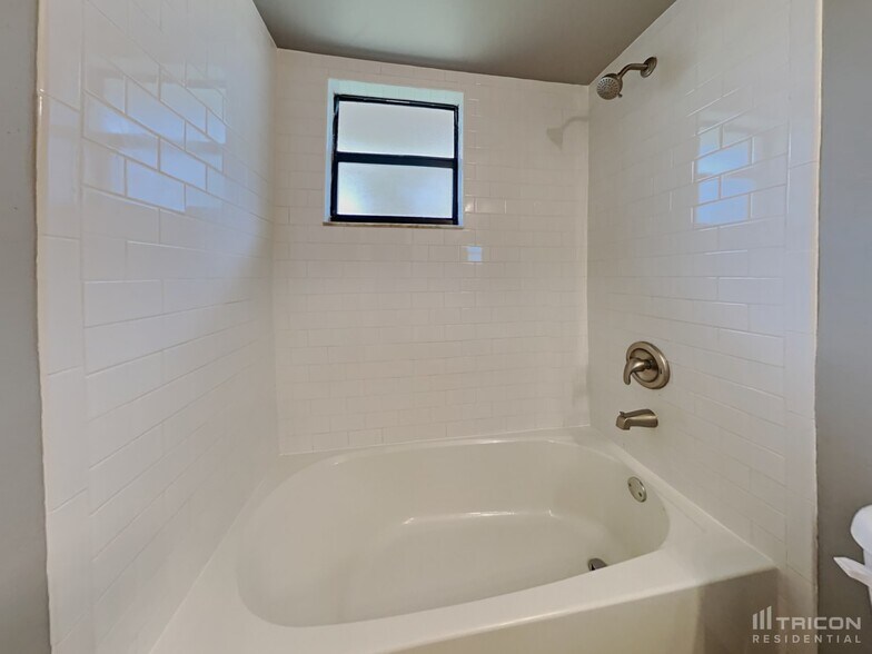Building Photo - 3095 Branchville Dr